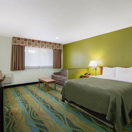 Quality Inn & Suites Medford Airport Екстер'єр фото