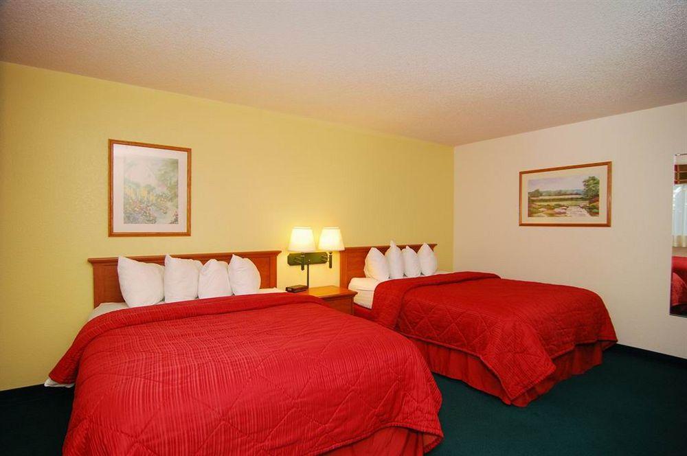Quality Inn & Suites Medford Airport Екстер'єр фото