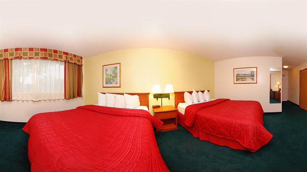 Quality Inn & Suites Medford Airport Екстер'єр фото
