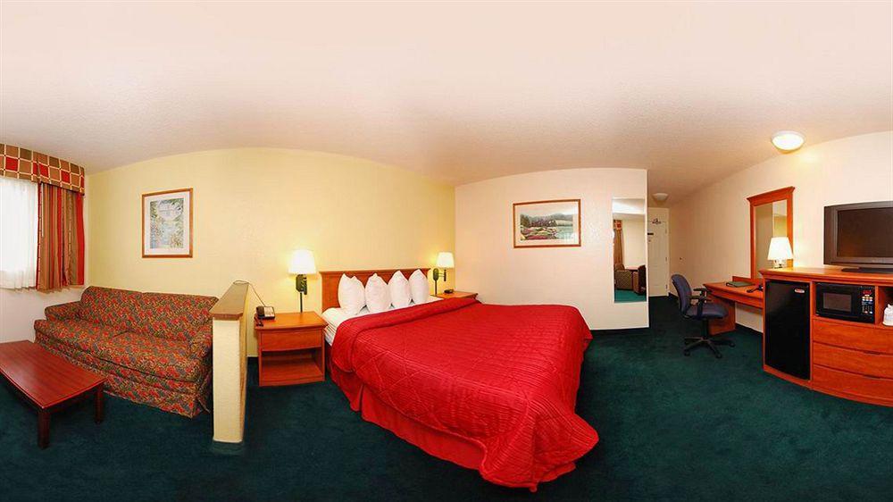 Quality Inn & Suites Medford Airport Екстер'єр фото