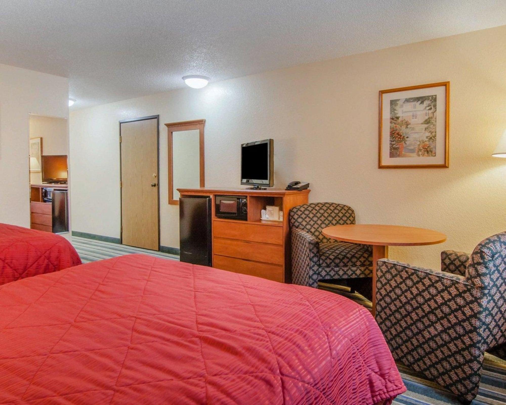 Quality Inn & Suites Medford Airport Екстер'єр фото