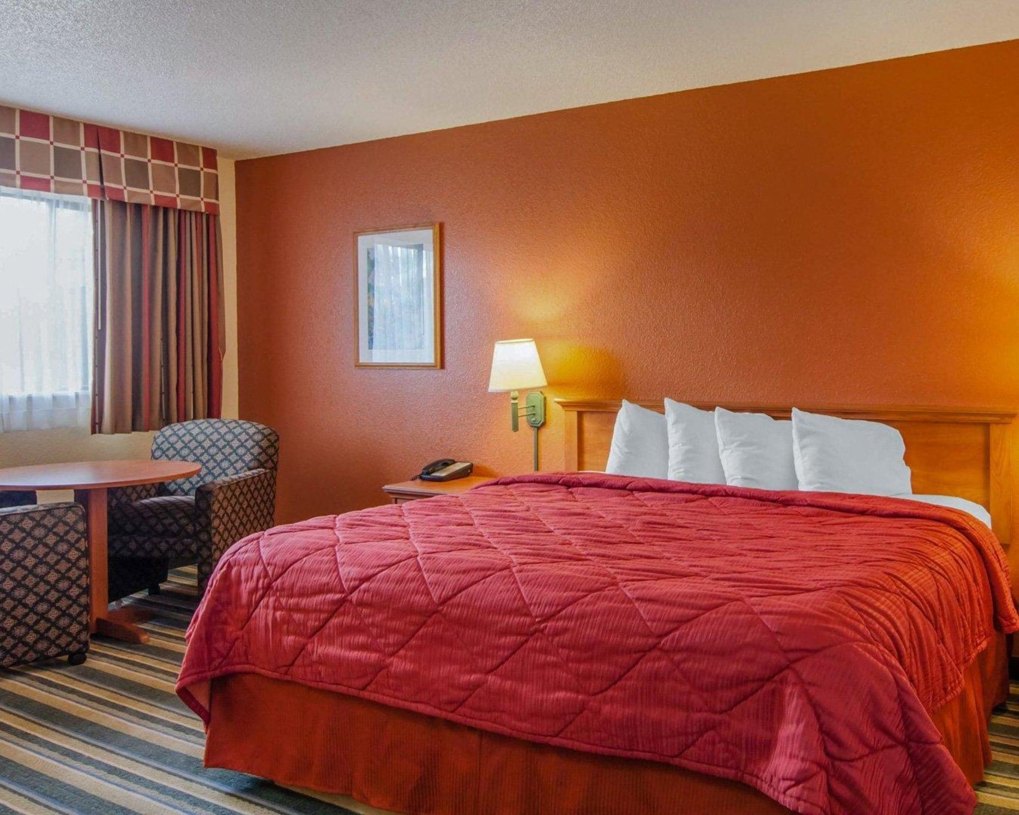 Quality Inn & Suites Medford Airport Екстер'єр фото