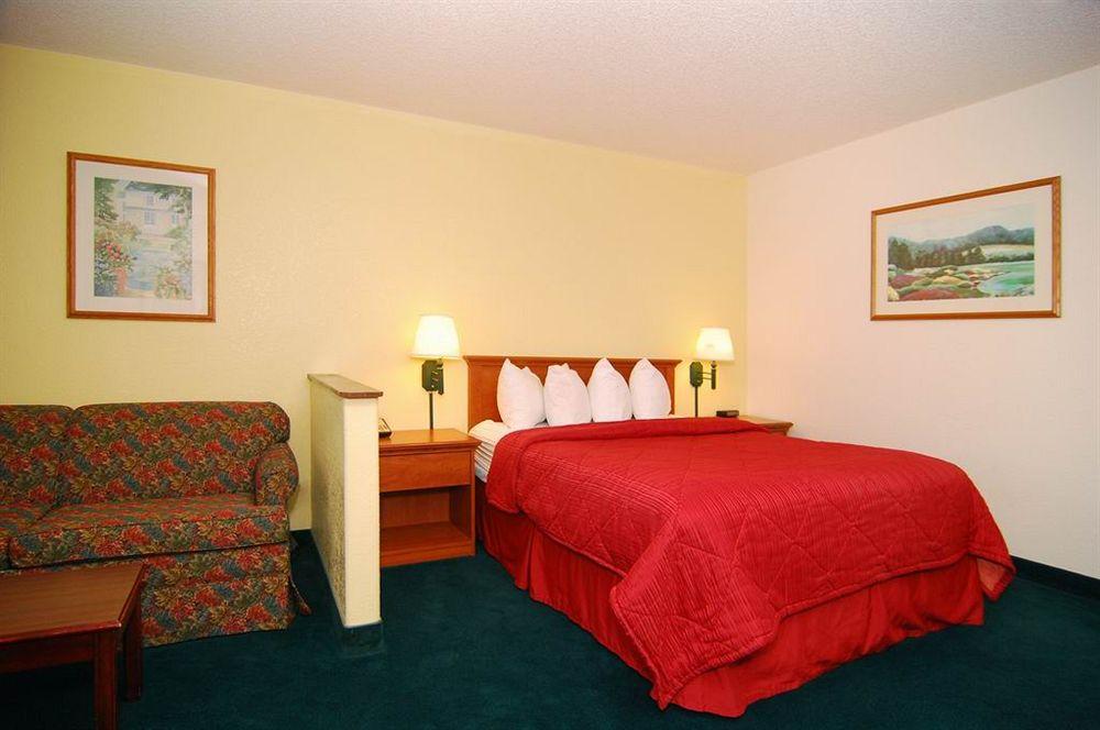 Quality Inn & Suites Medford Airport Екстер'єр фото
