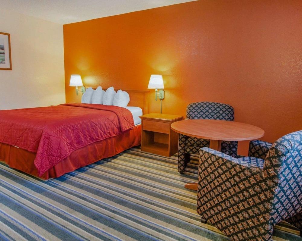 Quality Inn & Suites Medford Airport Екстер'єр фото