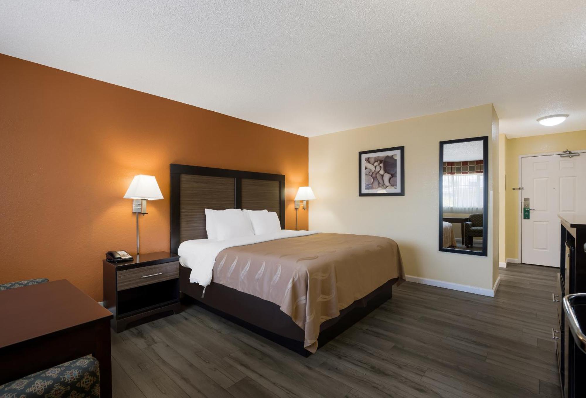 Quality Inn & Suites Medford Airport Екстер'єр фото