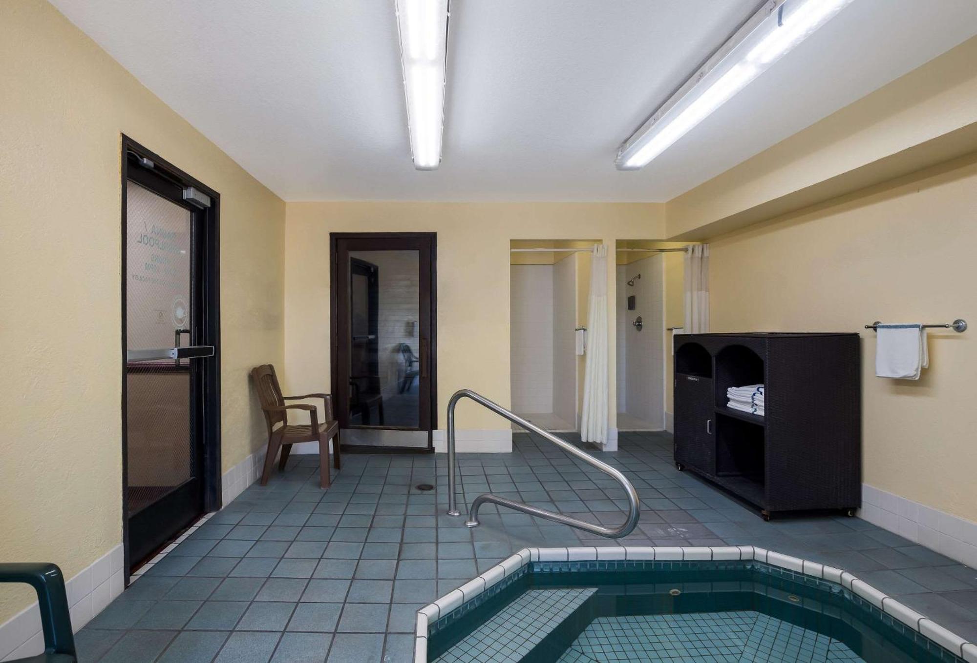 Quality Inn & Suites Medford Airport Екстер'єр фото