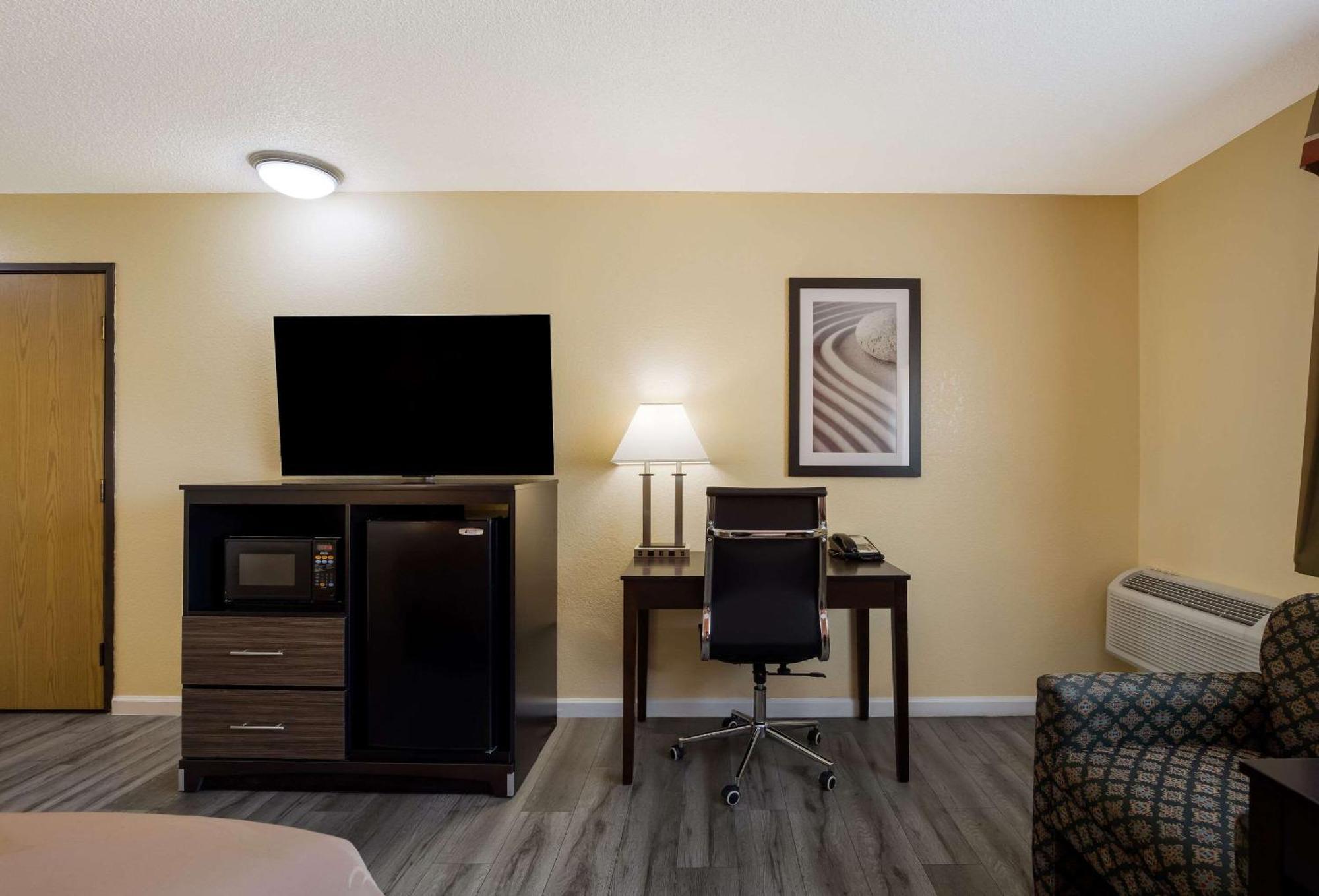 Quality Inn & Suites Medford Airport Екстер'єр фото