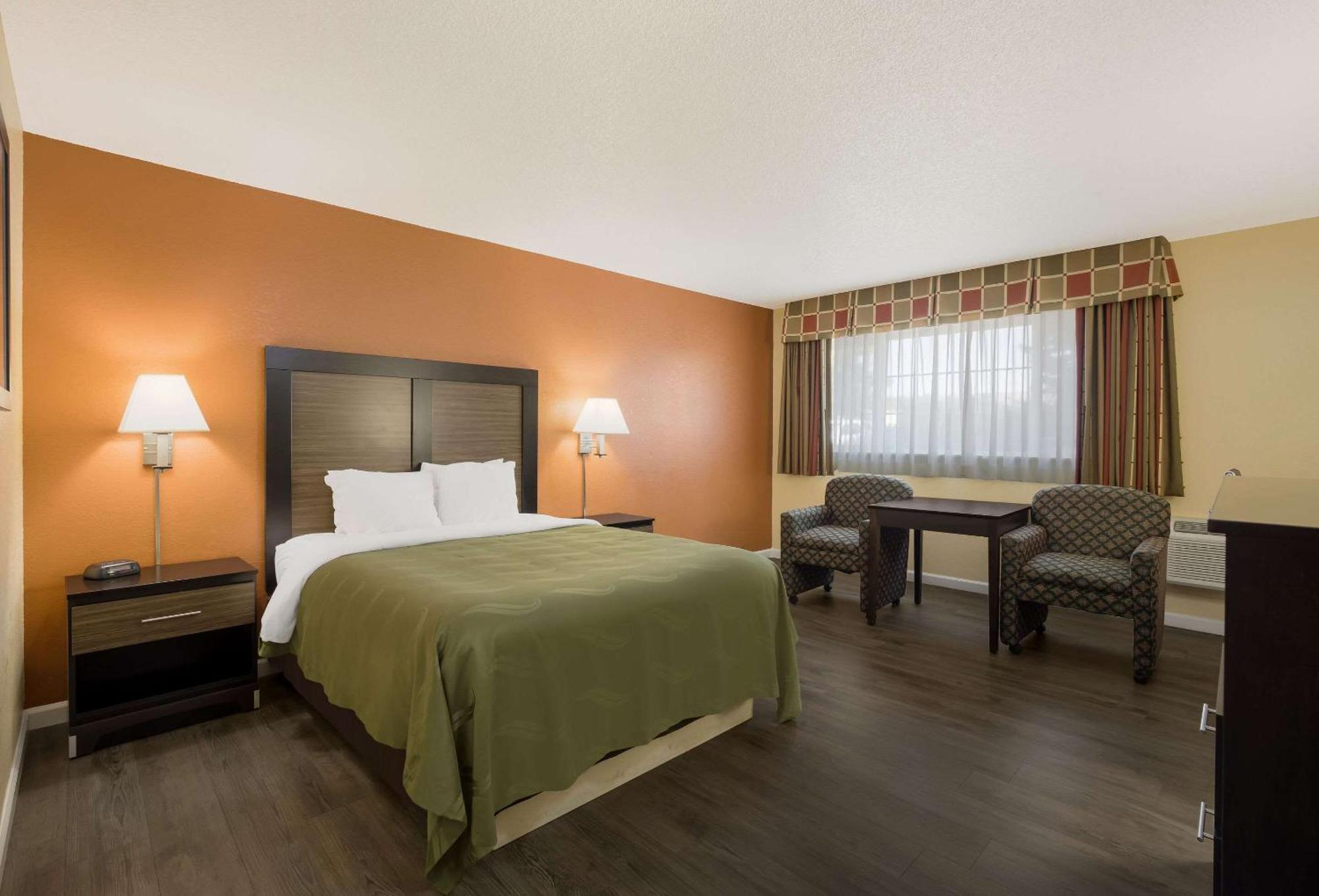 Quality Inn & Suites Medford Airport Екстер'єр фото