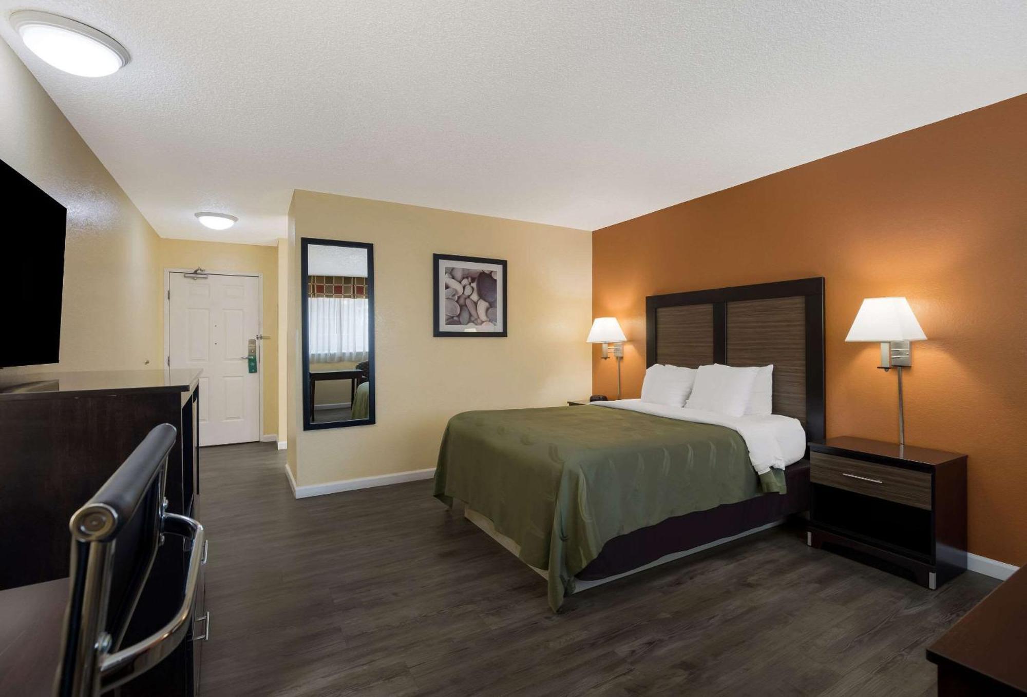 Quality Inn & Suites Medford Airport Екстер'єр фото