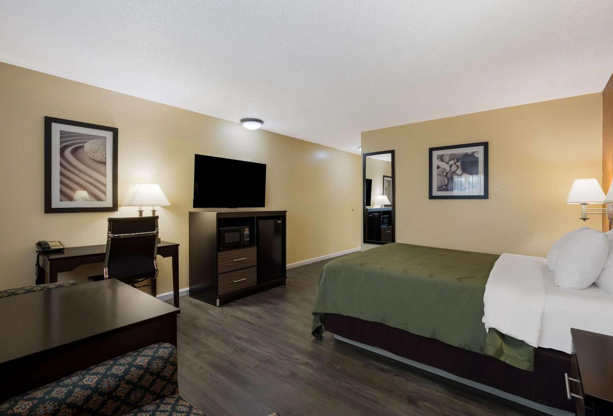 Quality Inn & Suites Medford Airport Екстер'єр фото