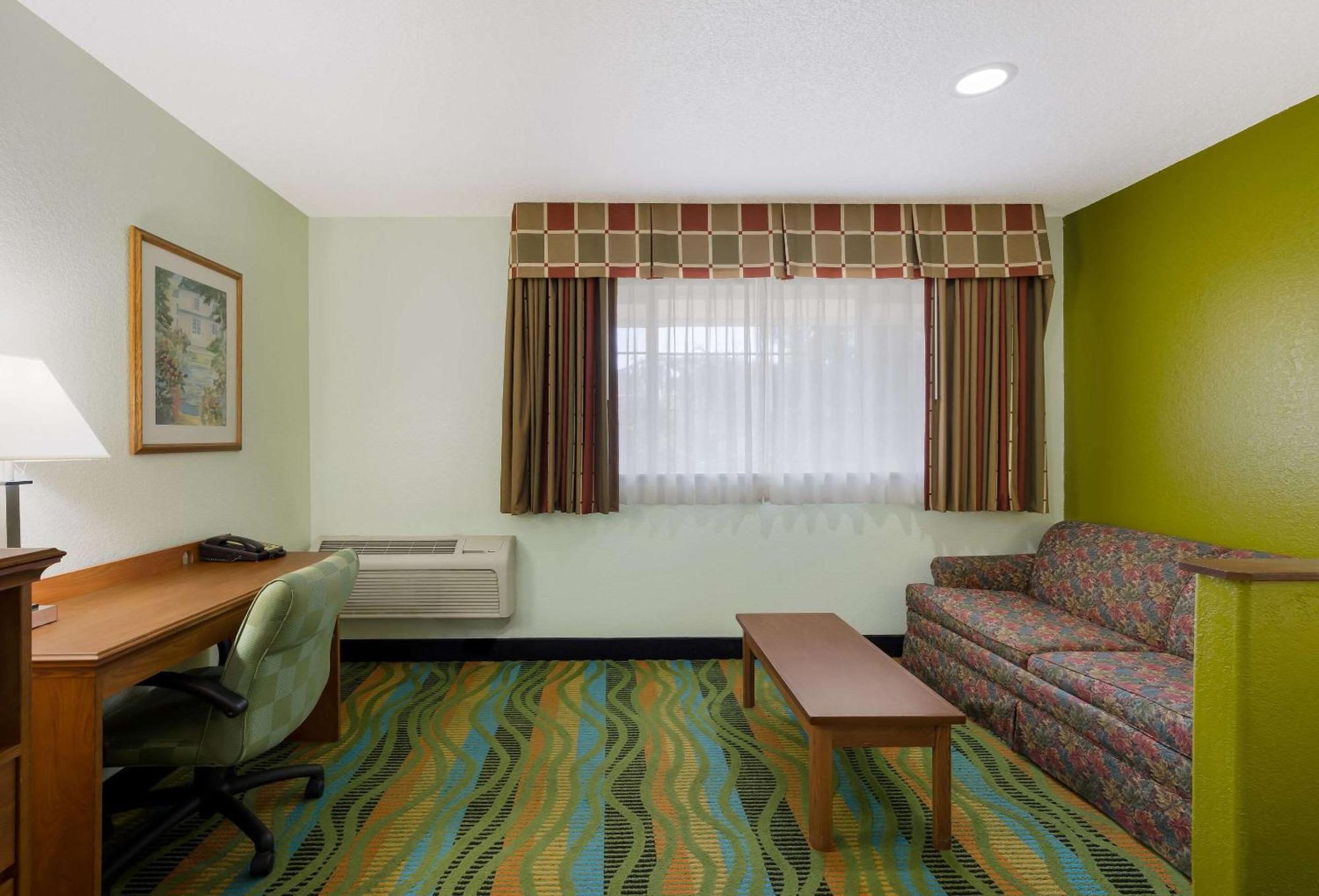 Quality Inn & Suites Medford Airport Екстер'єр фото