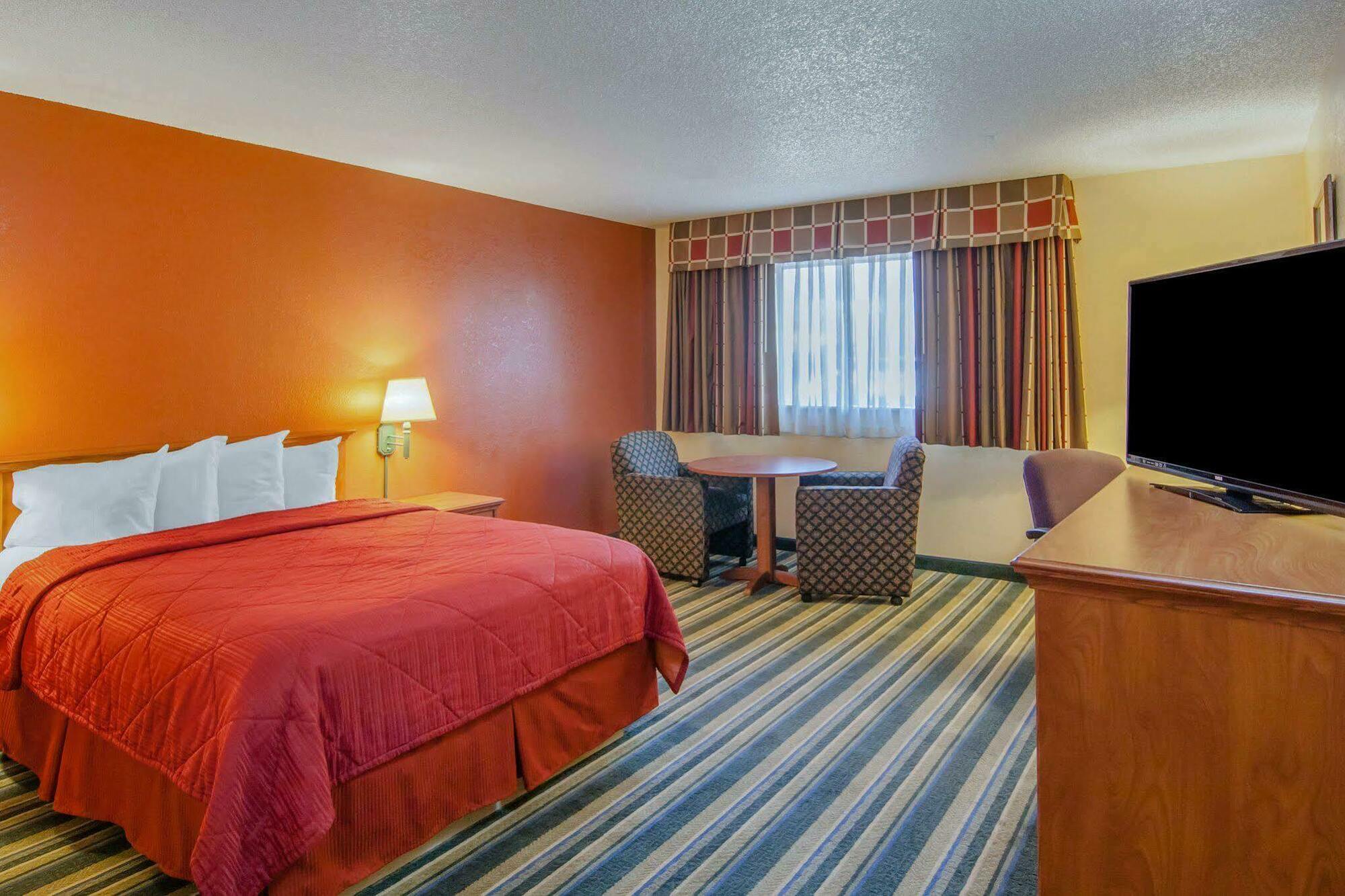 Quality Inn & Suites Medford Airport Екстер'єр фото