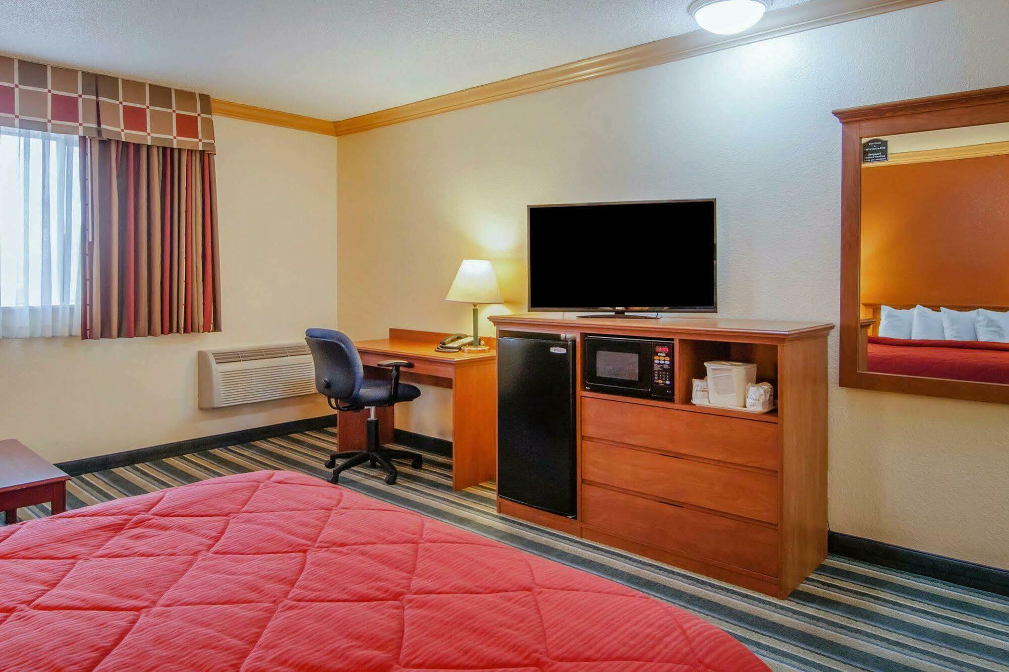 Quality Inn & Suites Medford Airport Екстер'єр фото