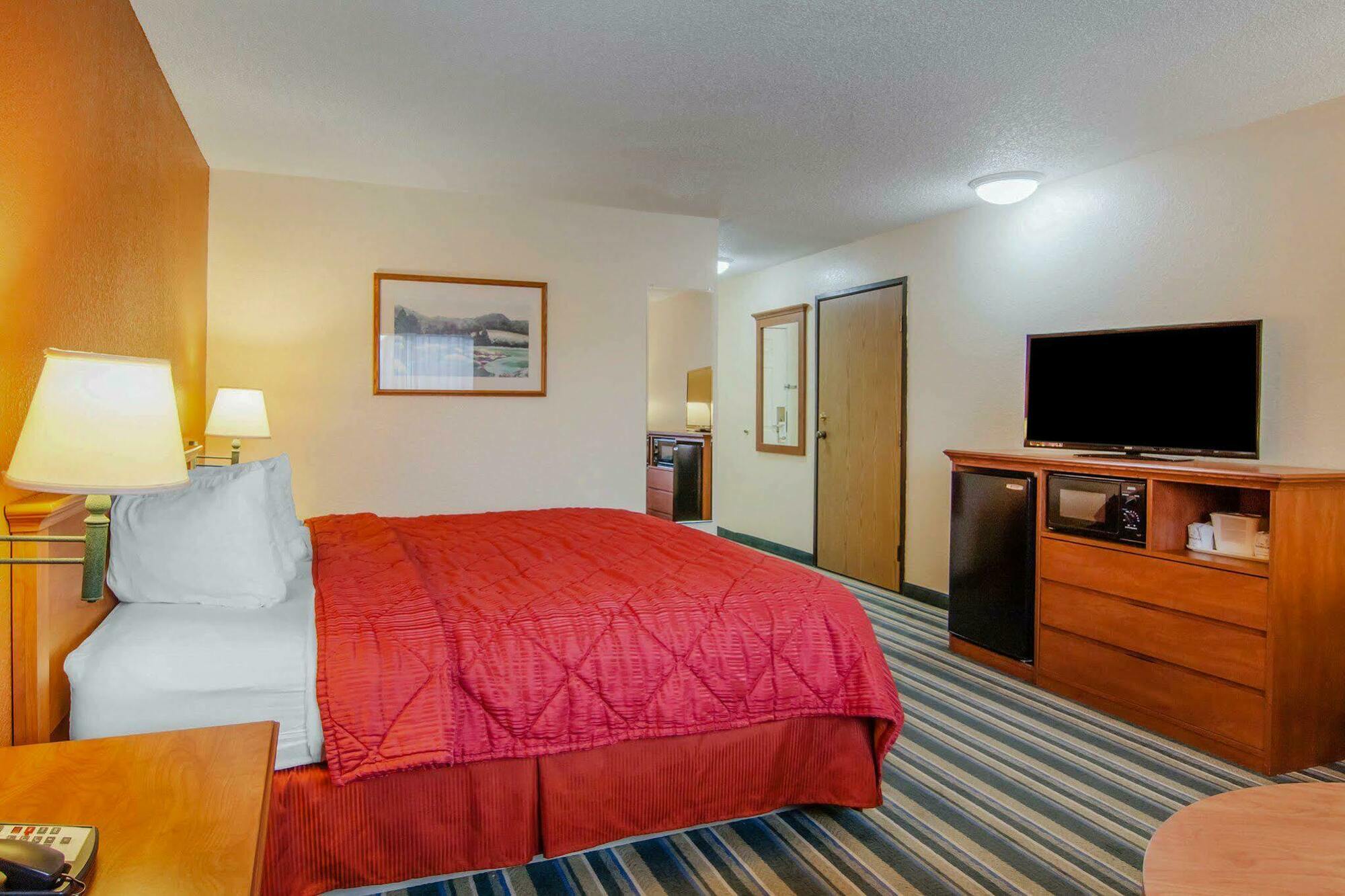 Quality Inn & Suites Medford Airport Екстер'єр фото