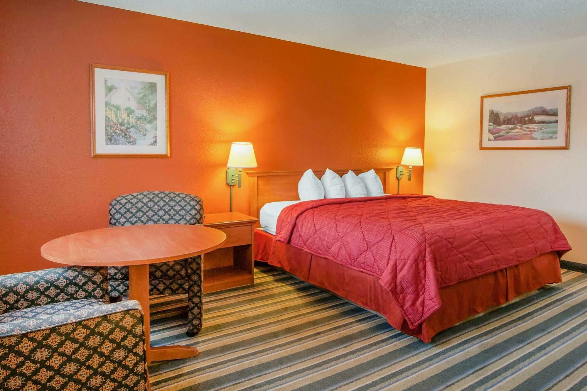 Quality Inn & Suites Medford Airport Екстер'єр фото