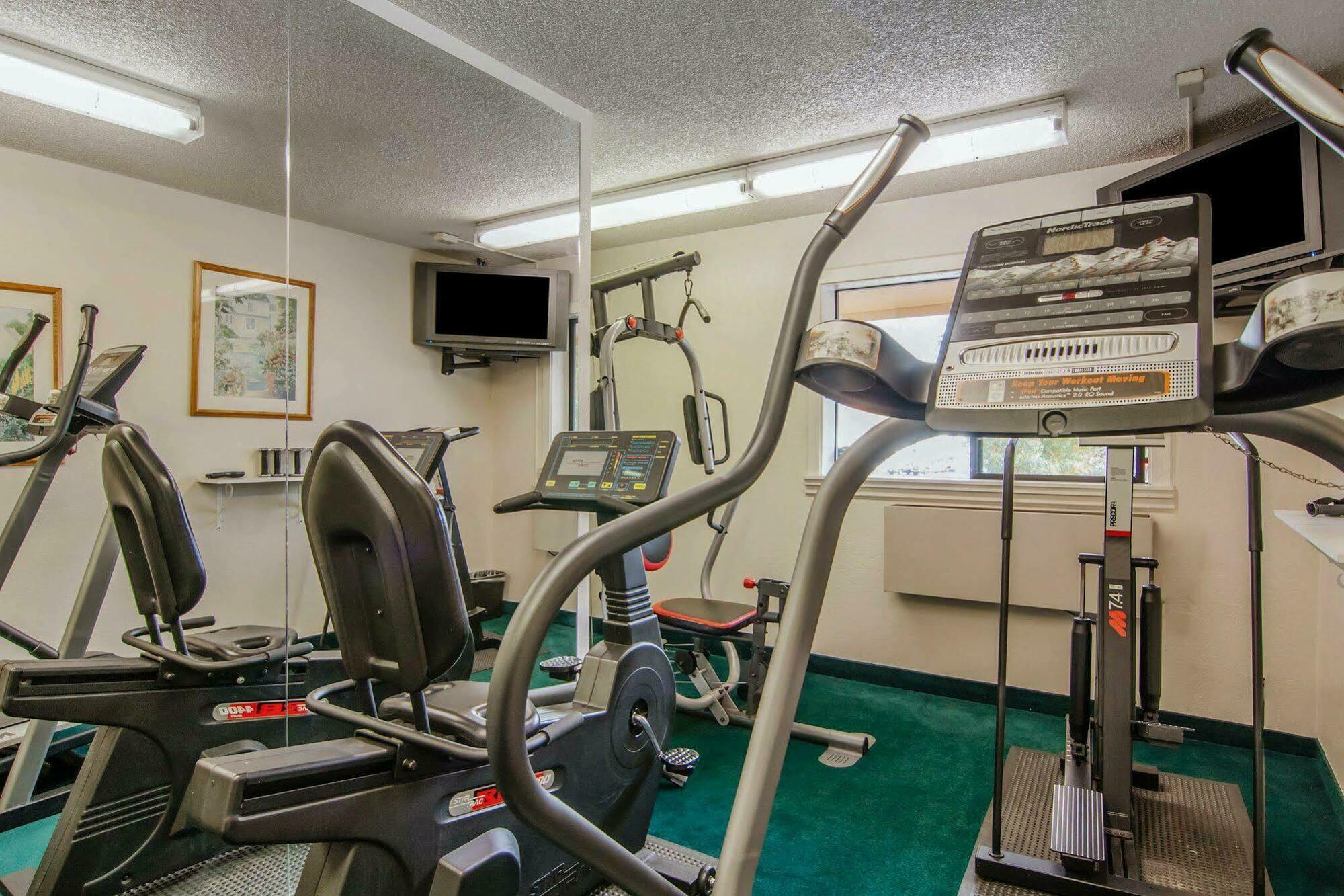 Quality Inn & Suites Medford Airport Екстер'єр фото