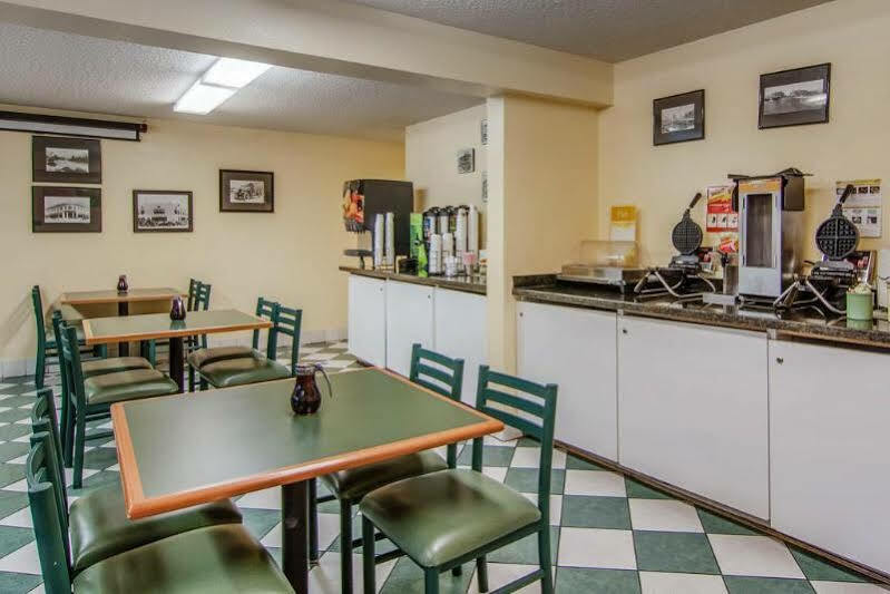 Quality Inn & Suites Medford Airport Екстер'єр фото